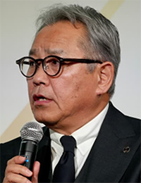 占部　恵司 氏