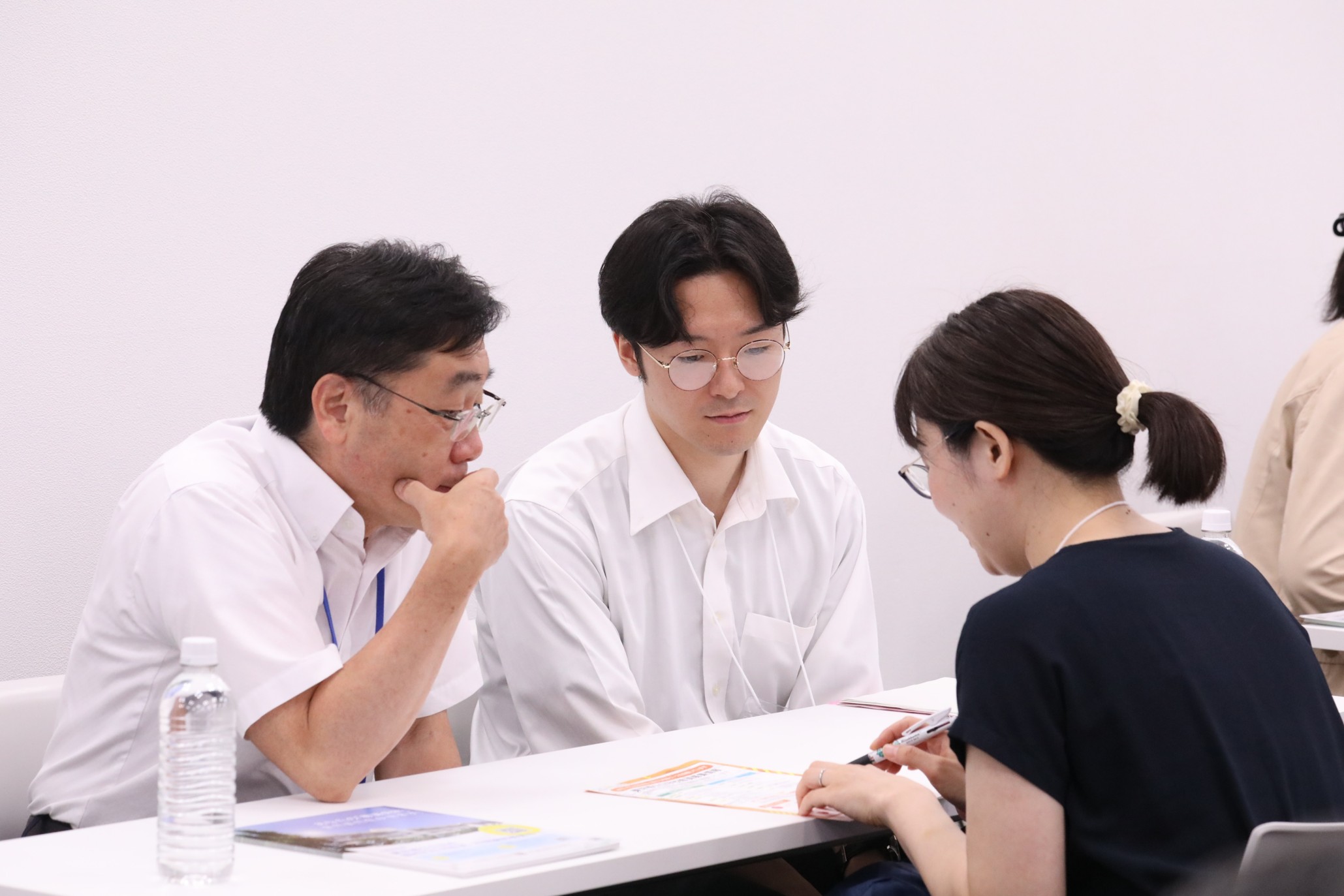 個別相談ブース 相談の様子2